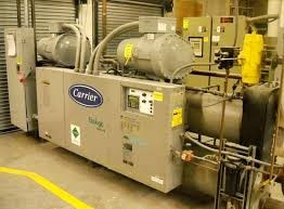 Chiller Carrier em ambiente industrial